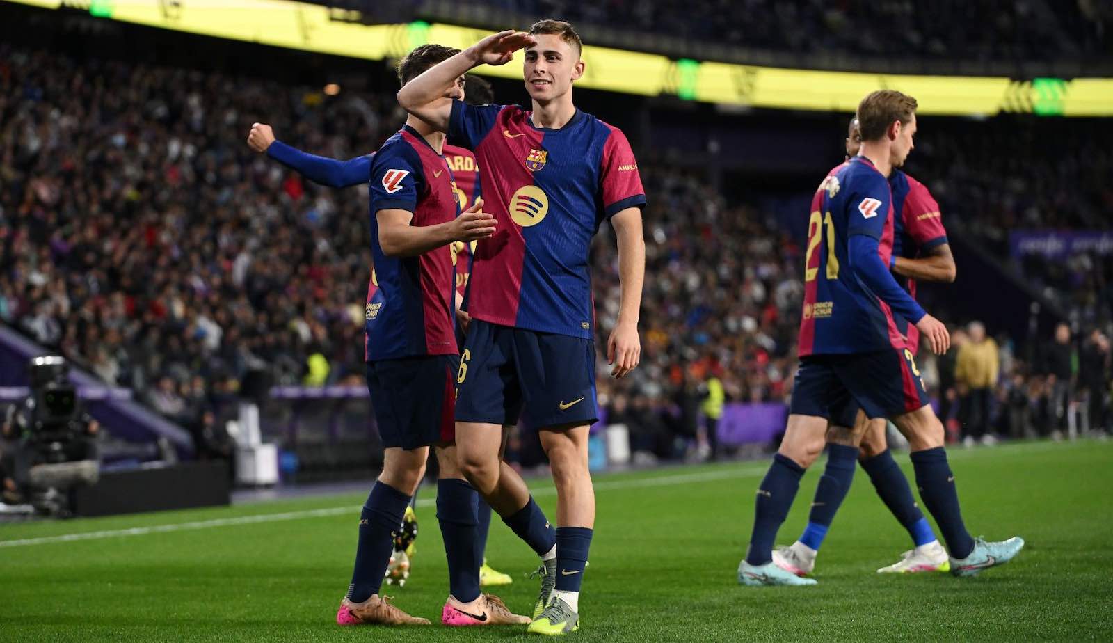 فيرمين لوبيز يحتفل بهدفه مع برشلونة
