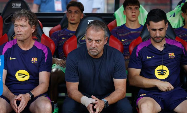 هانز فليك مدرب برشلونة في مباراة ليفانتي