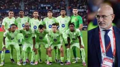 لويس دي لا فوينتي ولاعبي برشلونة