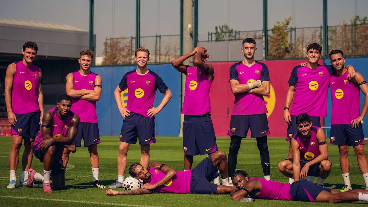 لاعبي برشلونة في التدريبات