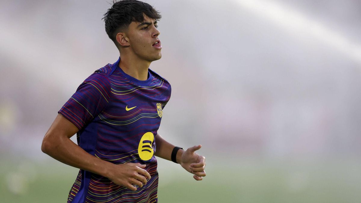 مارك برنال لاعب برشلونة
