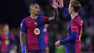 هانز فليك يعلن موقف رافينيا ودي يونج من مباراة برشلونة وبيتيس